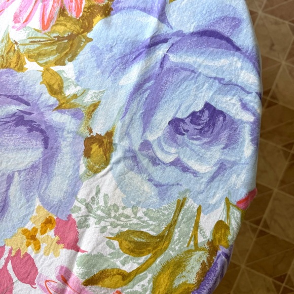 Vintage Floral & Crochet Lace Square Tablecloth - Picture 4 of 15